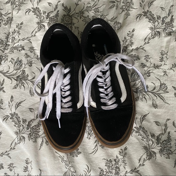 Vans Shoes - Vans classic old skool black and white